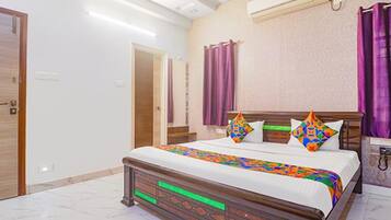 Deluxe Room | Egyptian cotton sheets, premium bedding, in-room safe, free WiFi
