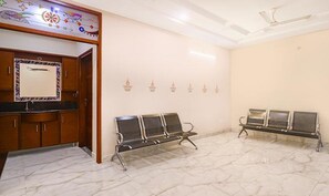 Coin salon dans le hall