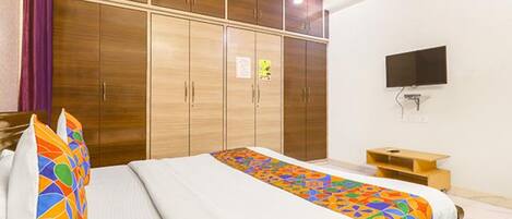 Egyptian cotton sheets, premium bedding, in-room safe, free WiFi