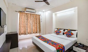 Deluxe Room | Egyptian cotton sheets, premium bedding, in-room safe, free WiFi - Fabexpress Jasmin Rooms (Pune)