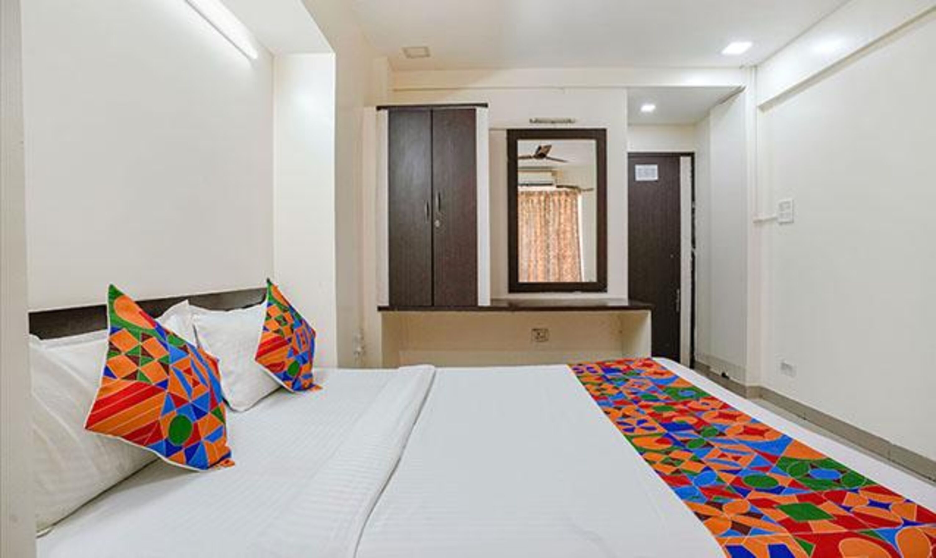 Egyptian cotton sheets, premium bedding, in-room safe, free WiFi