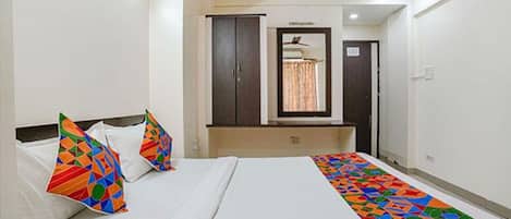 Egyptian cotton sheets, premium bedding, in-room safe, free WiFi