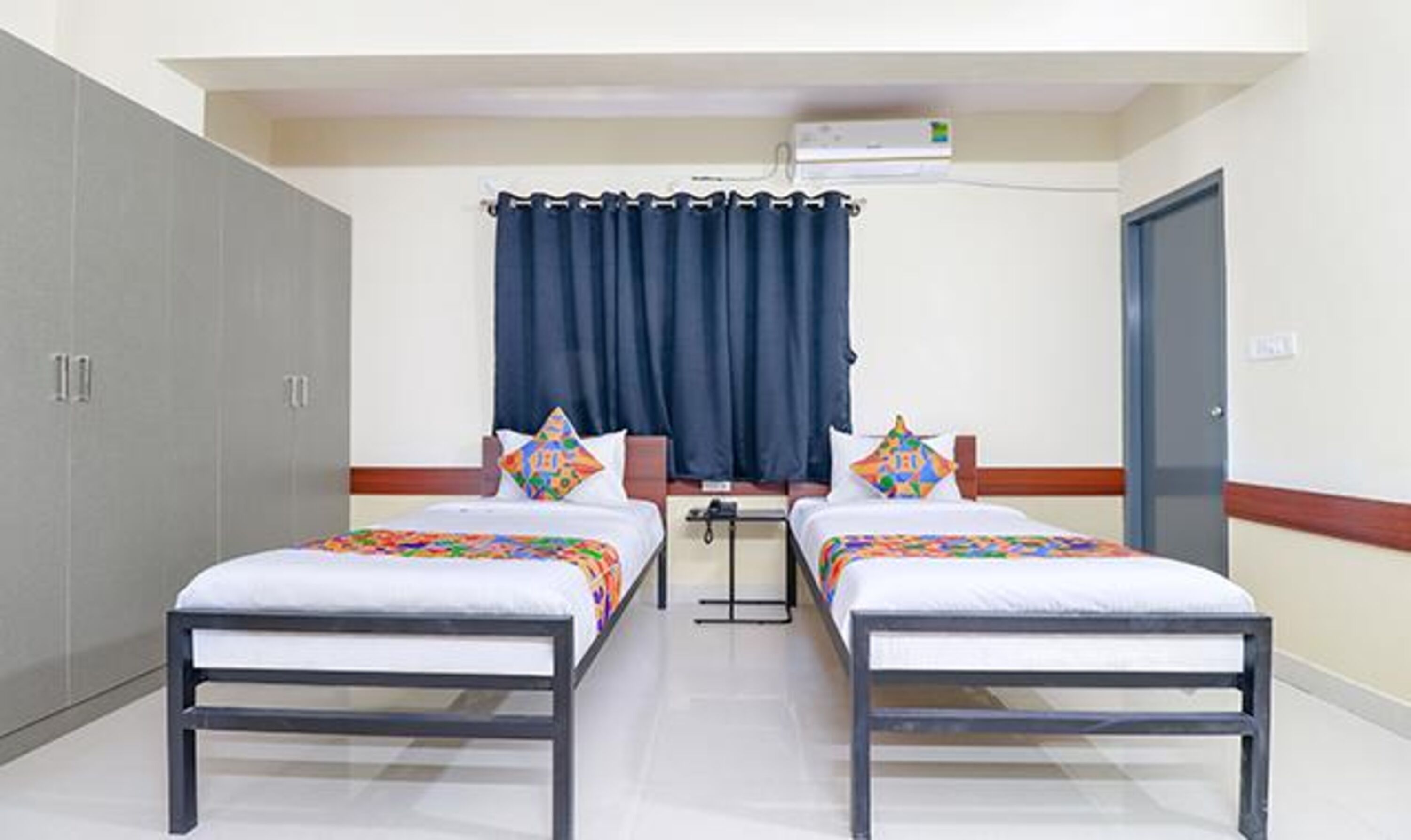 deluxe room | egyptian cotton sheets, premium bedding, in-room safe, free wifi