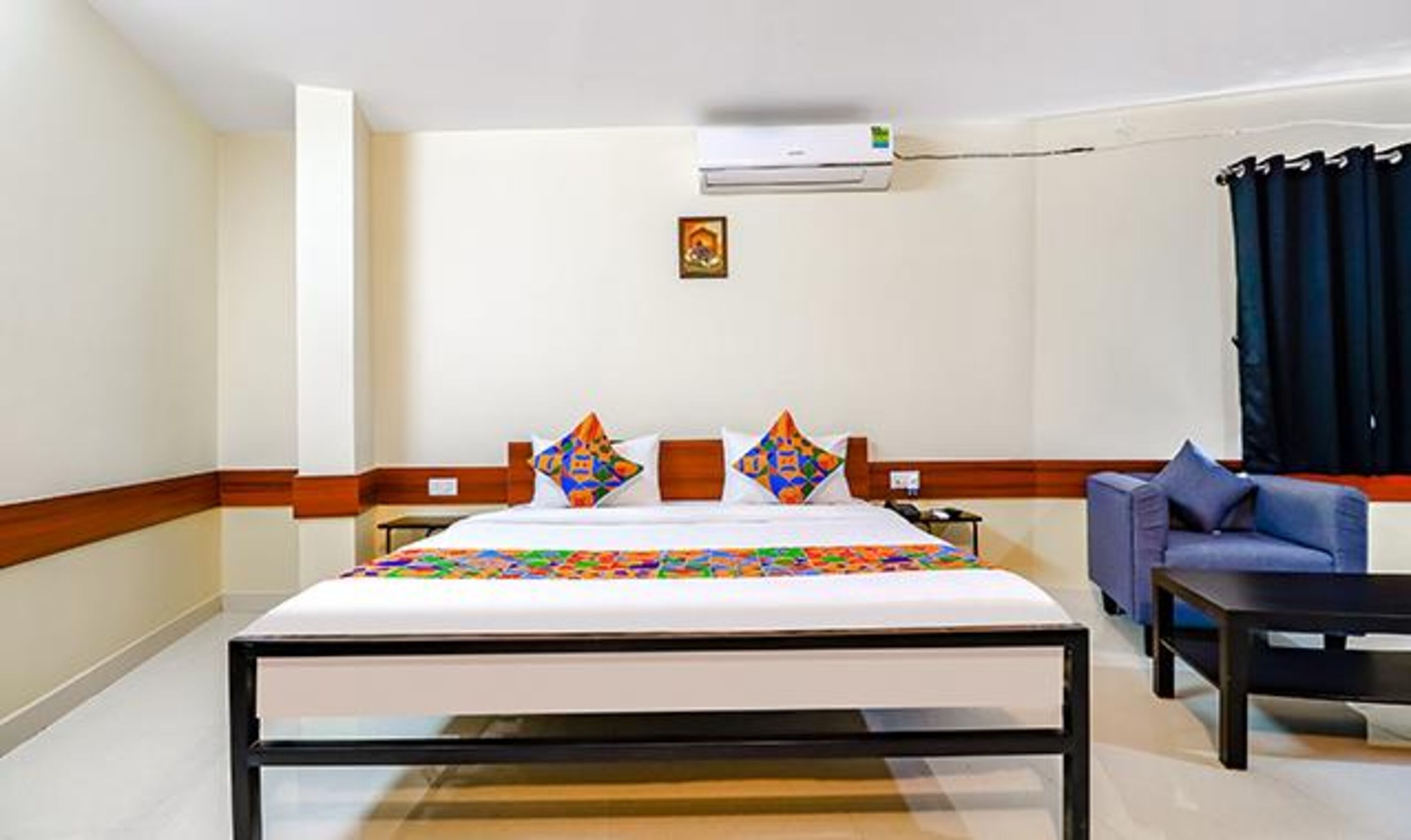 luxury suite | egyptian cotton sheets, premium bedding, in-room safe, free wifi