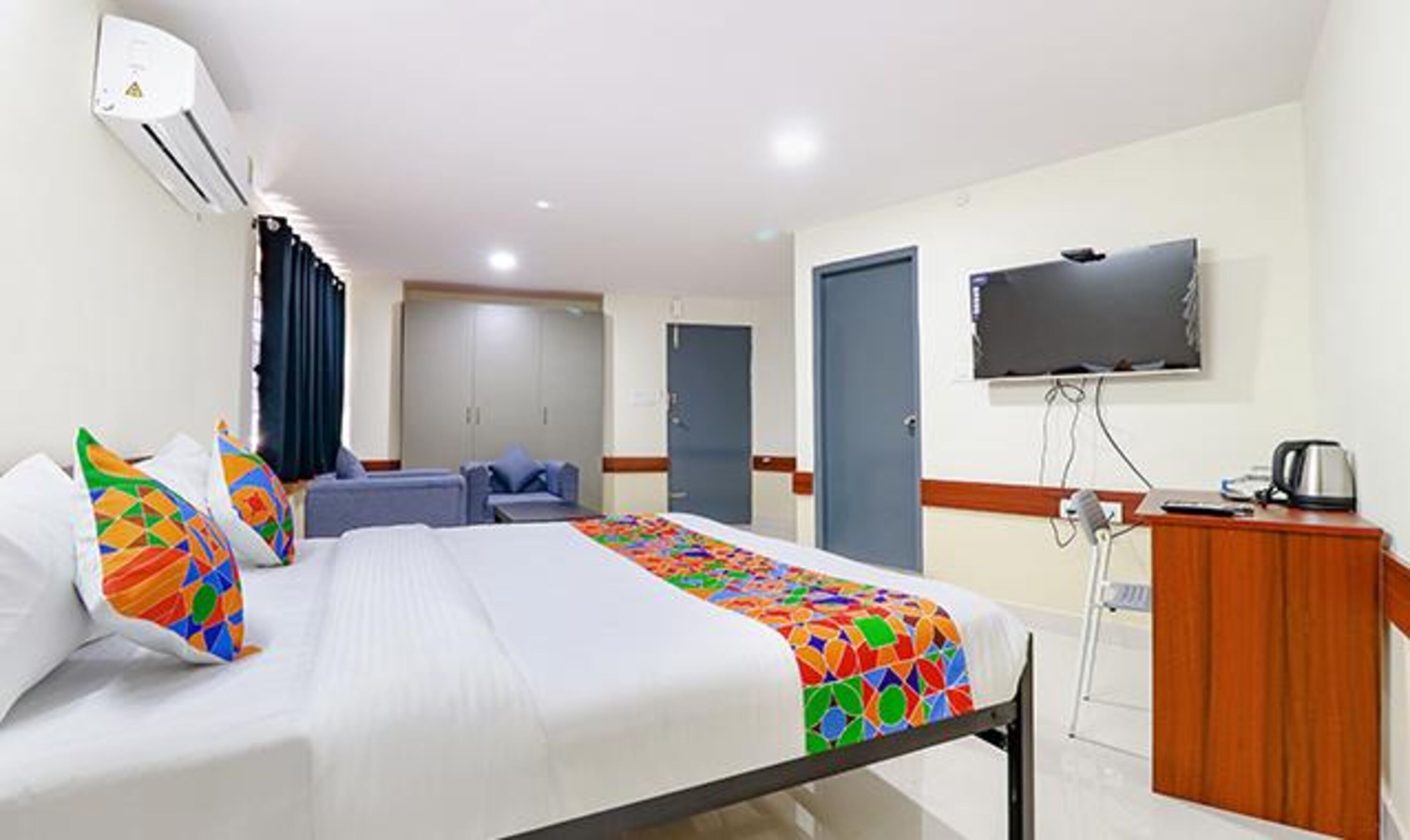 egyptian cotton sheets, premium bedding, in-room safe, free wifi