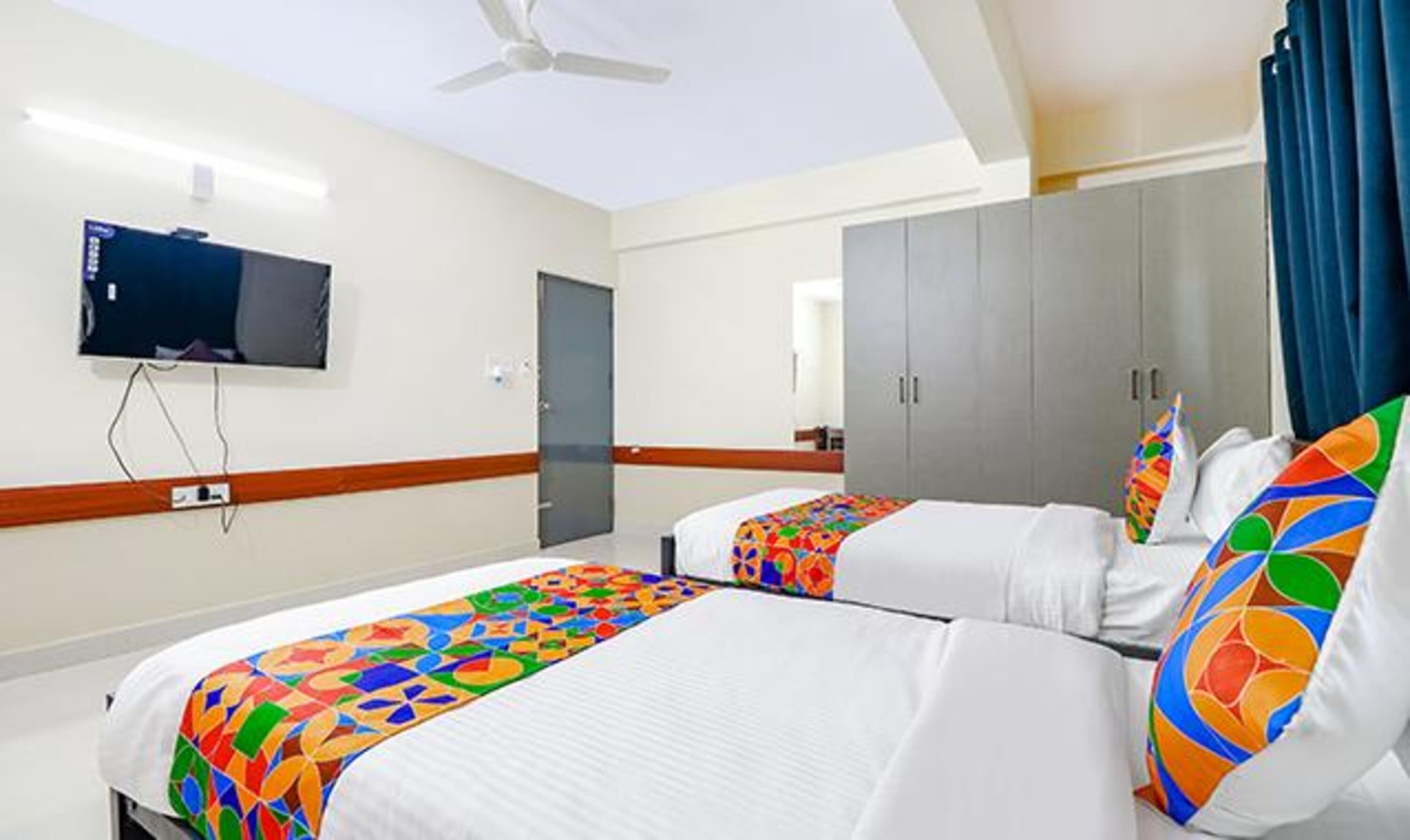 egyptian cotton sheets, premium bedding, in-room safe, free wifi