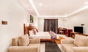 Egyptian cotton sheets, premium bedding, in-room safe, free WiFi - Fabhotel The Rs Suites (Bengaluru)