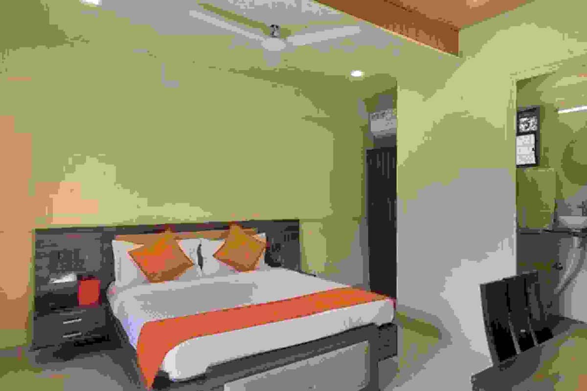 Kamar Deluks | Seprai katun Mesir, seprai premium, brankas, dan Wi-Fi gratis