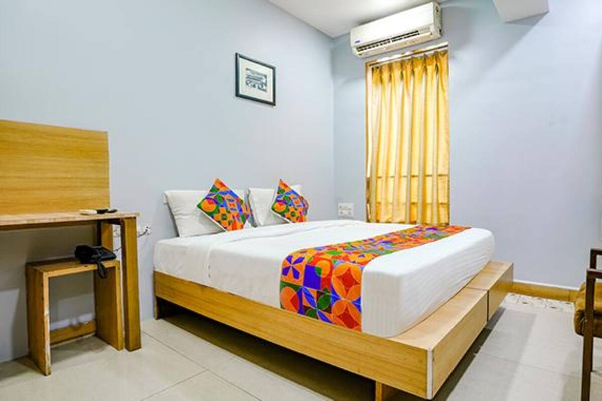 Deluxe Room | Egyptian cotton sheets, premium bedding, in-room safe, WiFi (free)