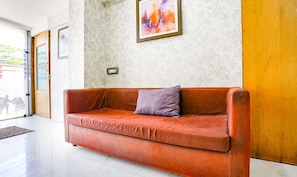 Lobby sitting area - Fabexpress Right Choice (Mumbai)