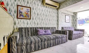 Área de estar no saguão