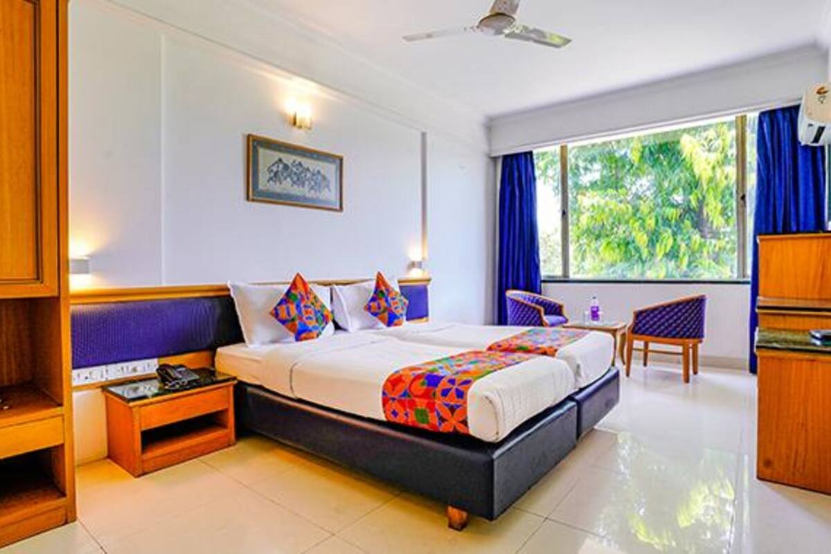 Deluxe Room | Egyptian cotton sheets, premium bedding, in-room safe, WiFi (free)