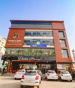 Exterior - Fabhotel Twin Tree Suites (Hyderabad)