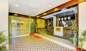 Reception - Fabhotel Ruchikkoot Bay (Chennai)