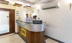 Quầy tiếp tân