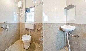 Habitación Deluxe | Baño | Regadera, regadera tipo lluvia, amenidades de baño gratuitas, toallas