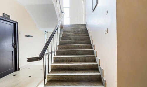 Fabhotel Statiq Inn