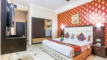 Egyptian cotton sheets, premium bedding, in-room safe, free WiFi