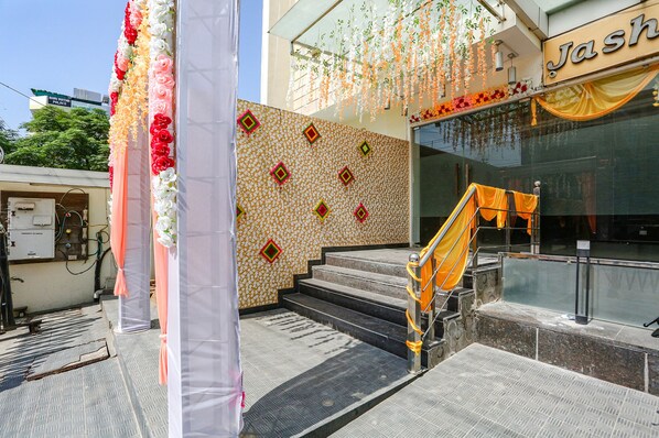 Property entrance - Fabhotel Mng (Kanpur)