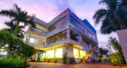 Fabhotel Sharma & Vishnu Garden