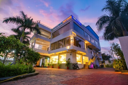 Fabhotel Sharma & Vishnu Garden