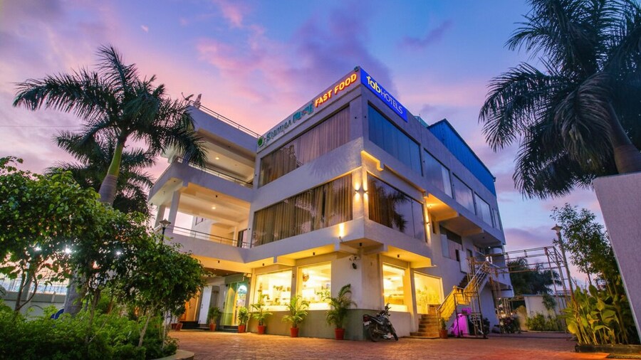 Fabhotel Sharma & Vishnu Garden