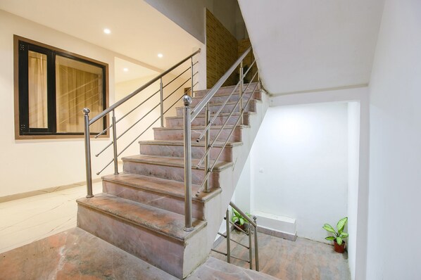 Lobby - Fabhotel Sharma & Vishnu Garden (Bhopal)