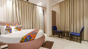 Lakens van Egyptisch katoen, luxe beddengoed, een kluis op de kamer