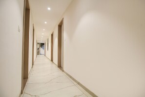 Lobby - Fabhotel Sharma & Vishnu Garden (Bhopal)