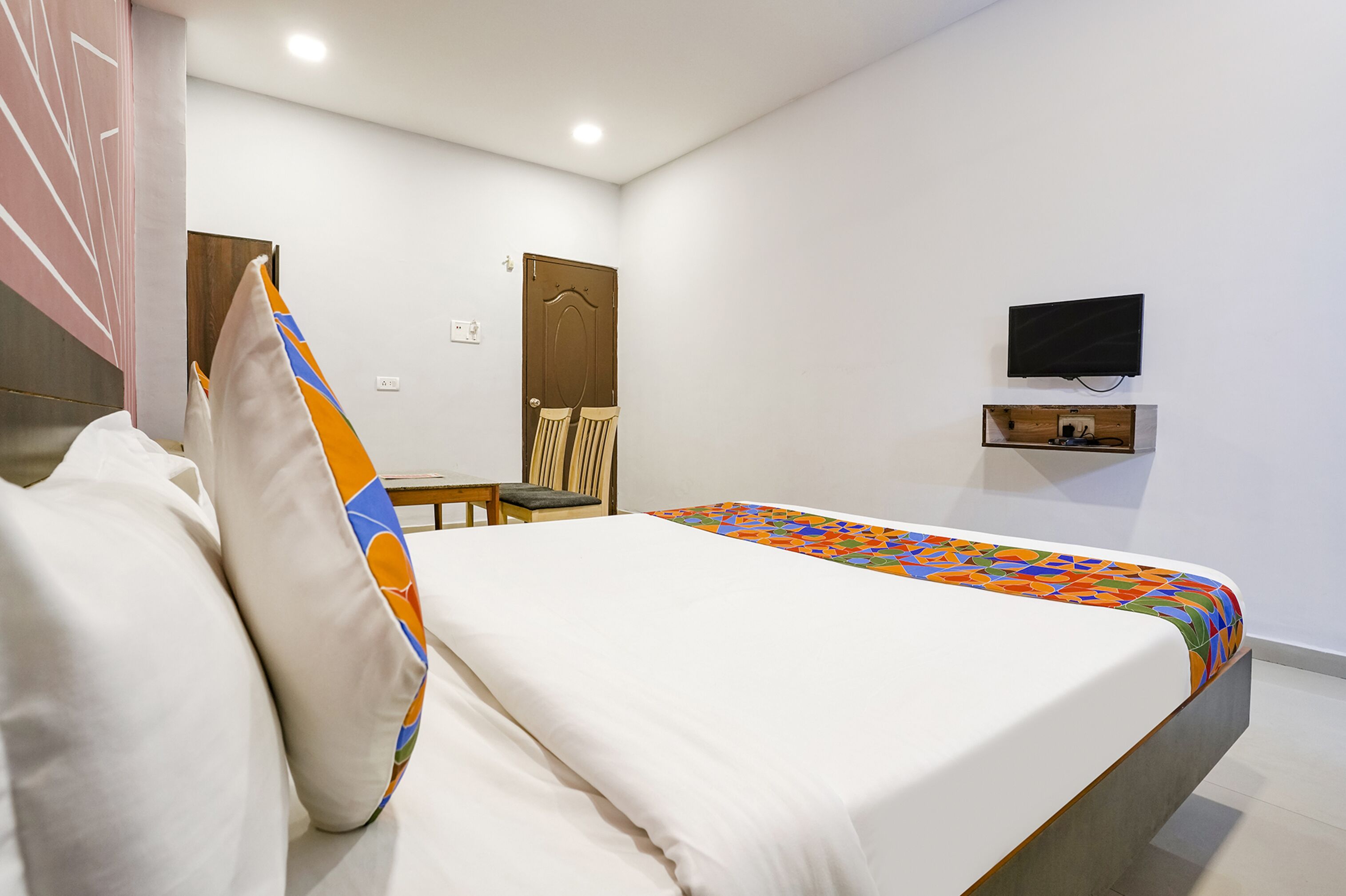 egyptian cotton sheets, premium bedding, in-room safe, free wifi