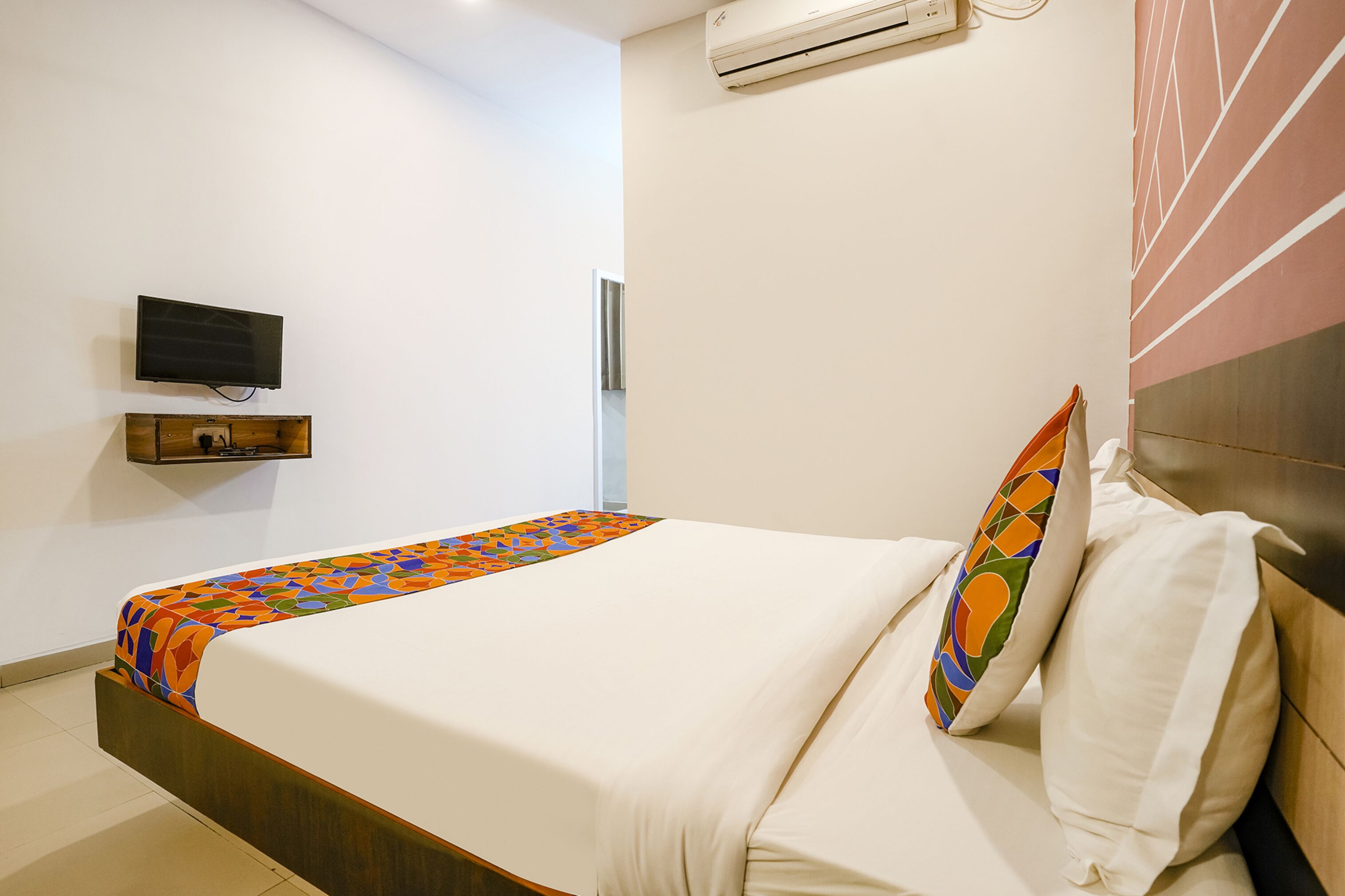 egyptian cotton sheets, premium bedding, in-room safe, free wifi