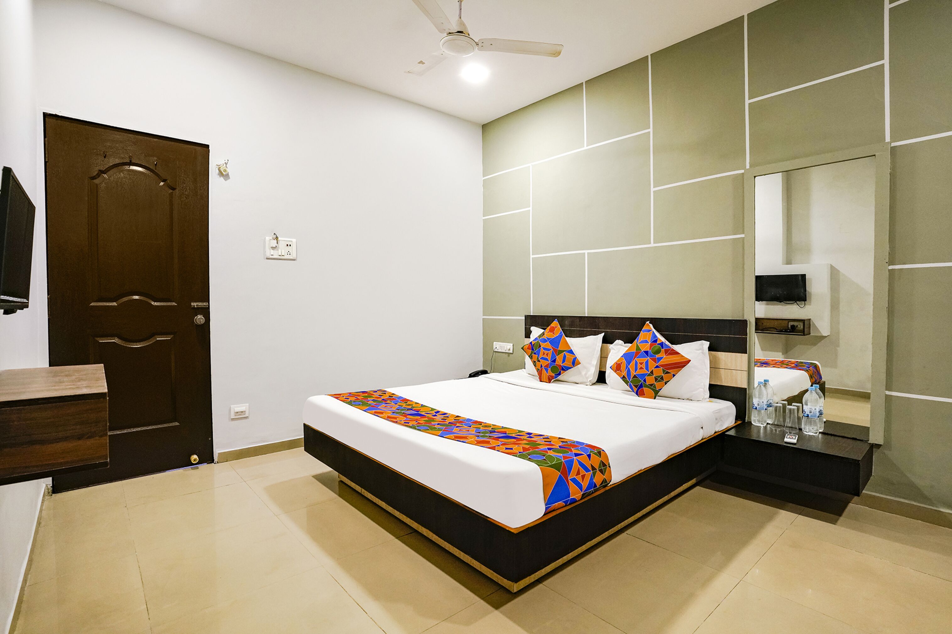 premium room | egyptian cotton sheets, premium bedding, in-room safe, free wifi