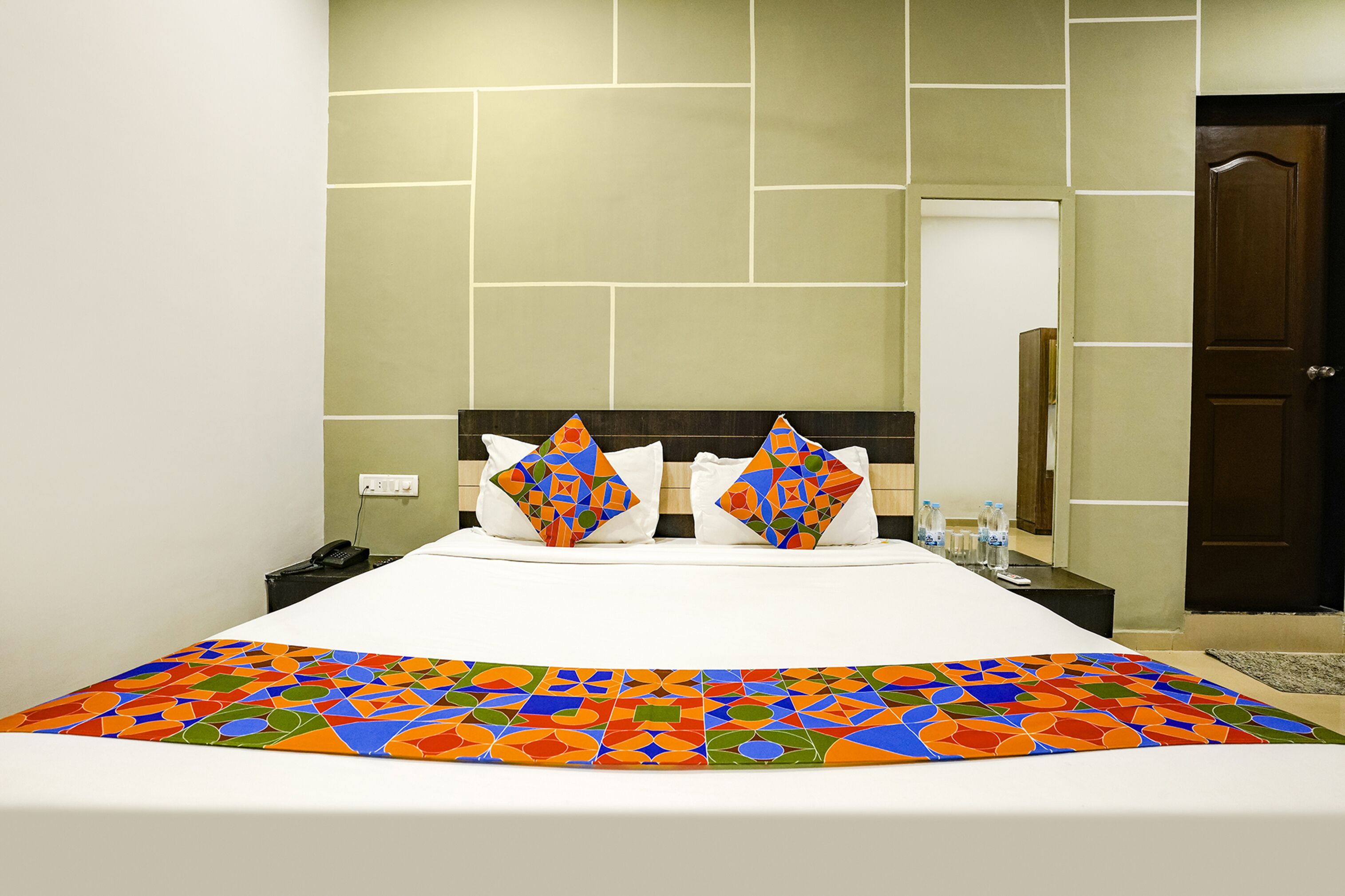 premium room | egyptian cotton sheets, premium bedding, in-room safe, free wifi