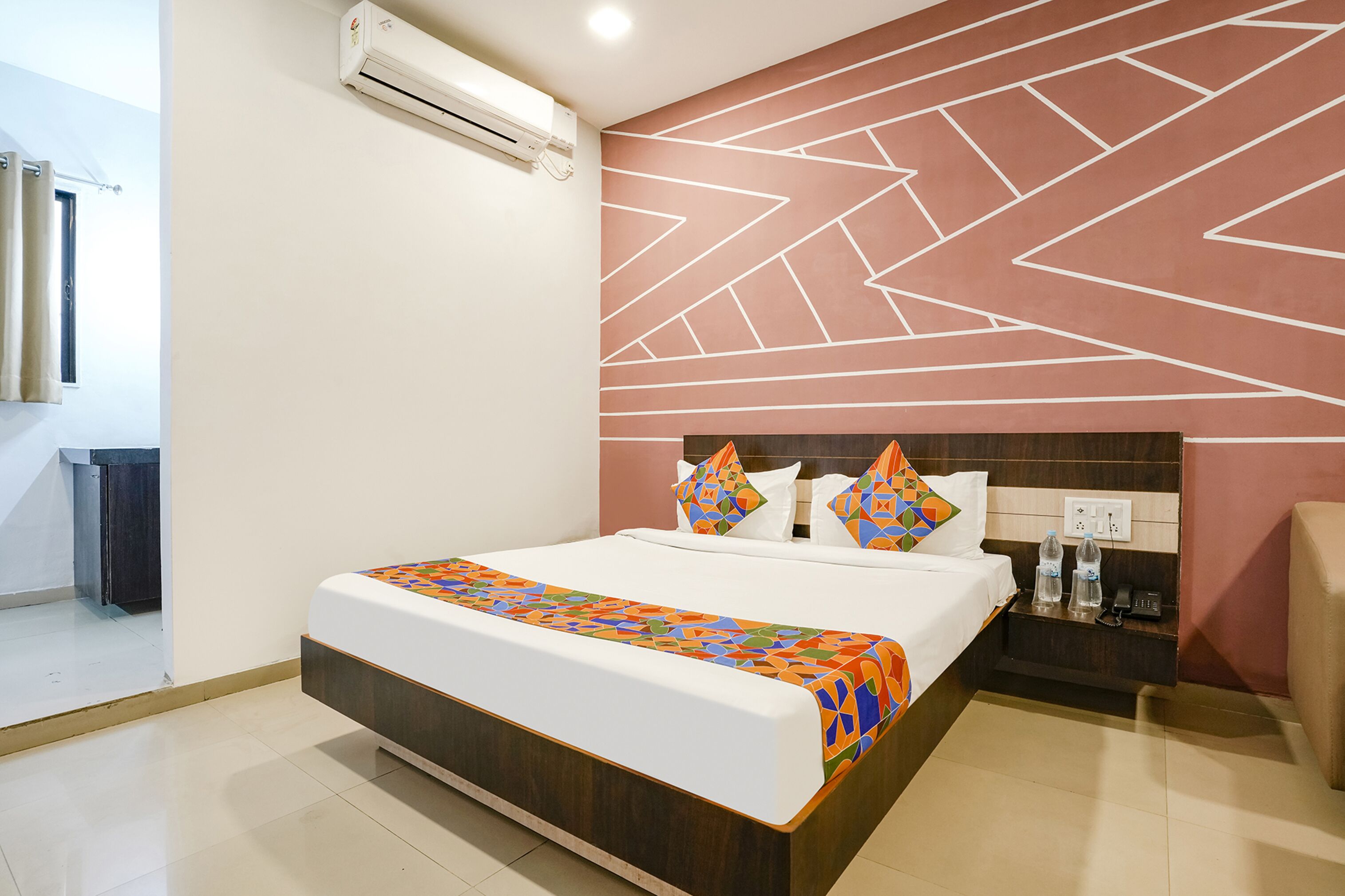 deluxe room | egyptian cotton sheets, premium bedding, in-room safe, free wifi