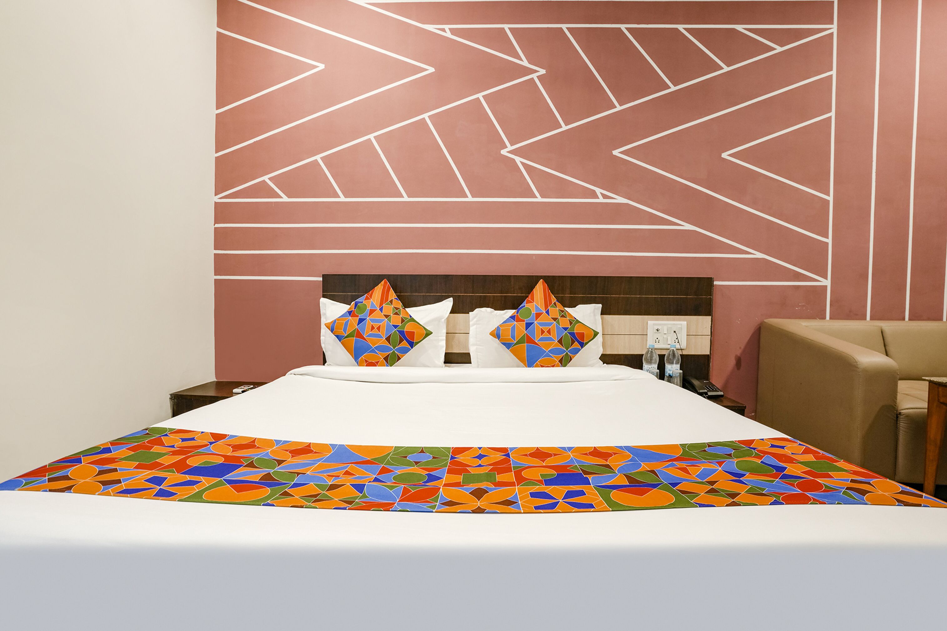 deluxe room | egyptian cotton sheets, premium bedding, in-room safe, free wifi