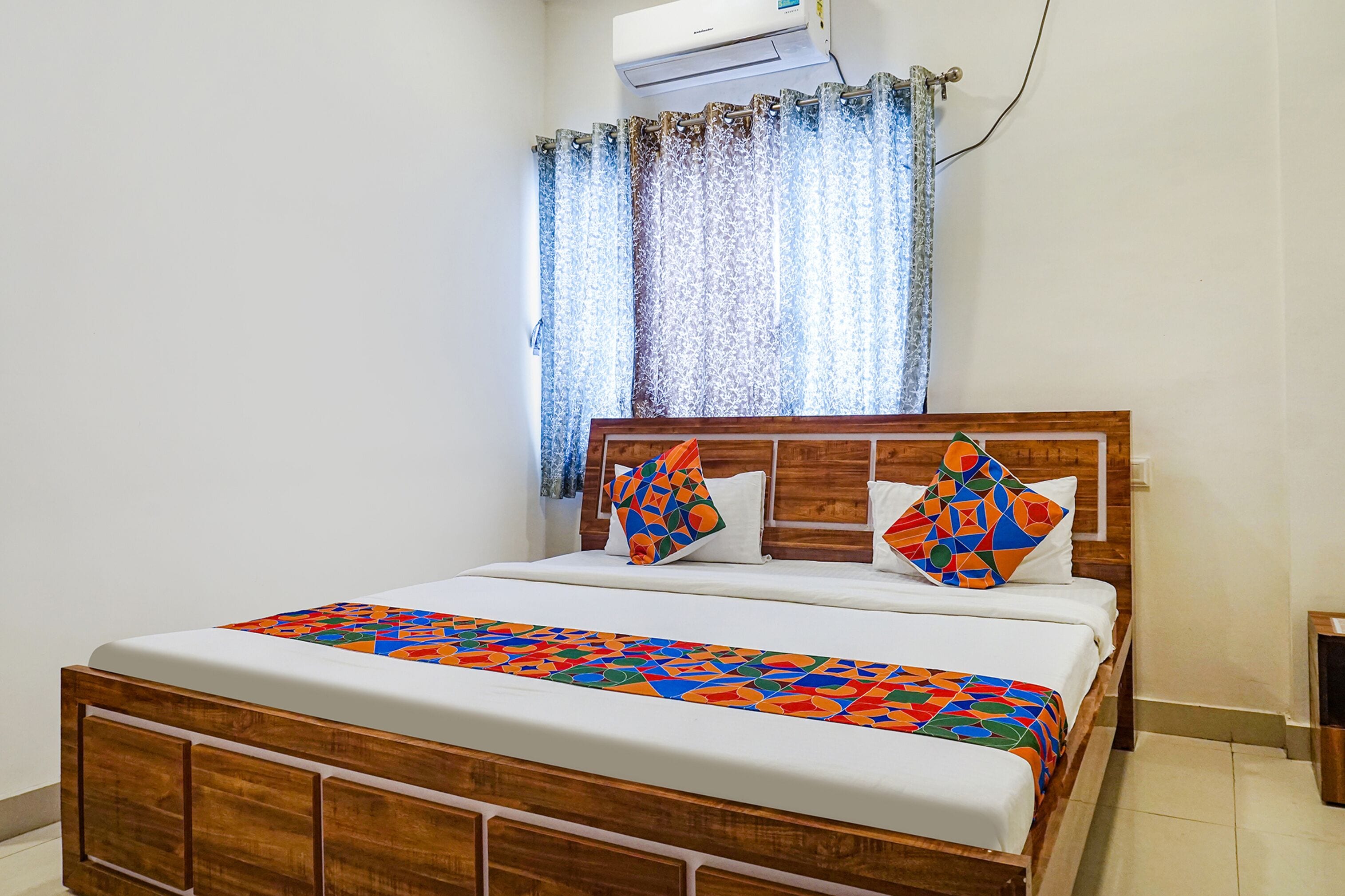 Deluxe Room | Egyptian cotton sheets, premium bedding, in-room safe, free WiFi