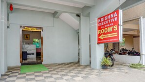 Pintu masuk properti