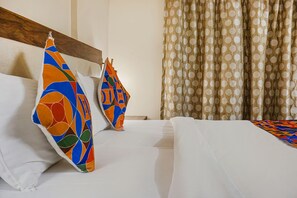 Egyptian cotton sheets, premium bedding, in-room safe, free WiFi - Fabhotel Irish (Pune)