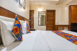 Egyptian cotton sheets, premium bedding, in-room safe, free WiFi