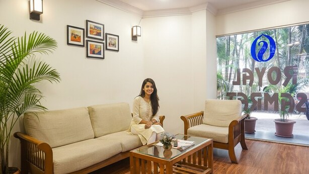 Lobby sitting area - Fabhotel Royal Samrat (Pune)