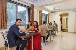 Restaurant - Fabhotel Royal Samrat (Pune)