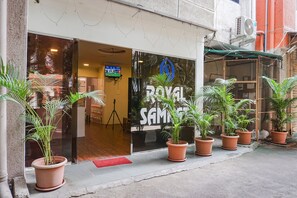 Property entrance - Fabhotel Royal Samrat (Pune)
