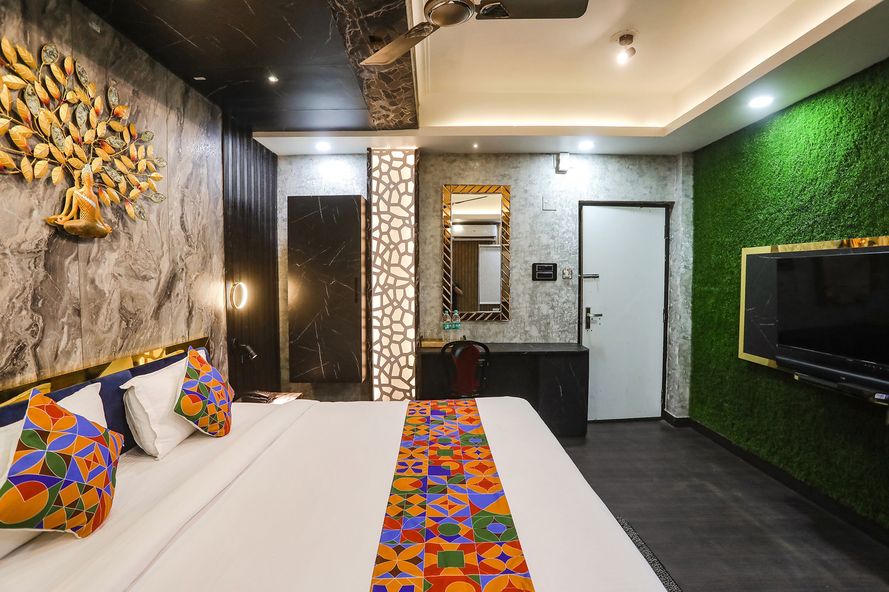 egyptian cotton sheets, premium bedding, in-room safe, free wifi