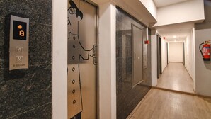 Elevator - Fabhotel Sayeeda International (Kolkata)