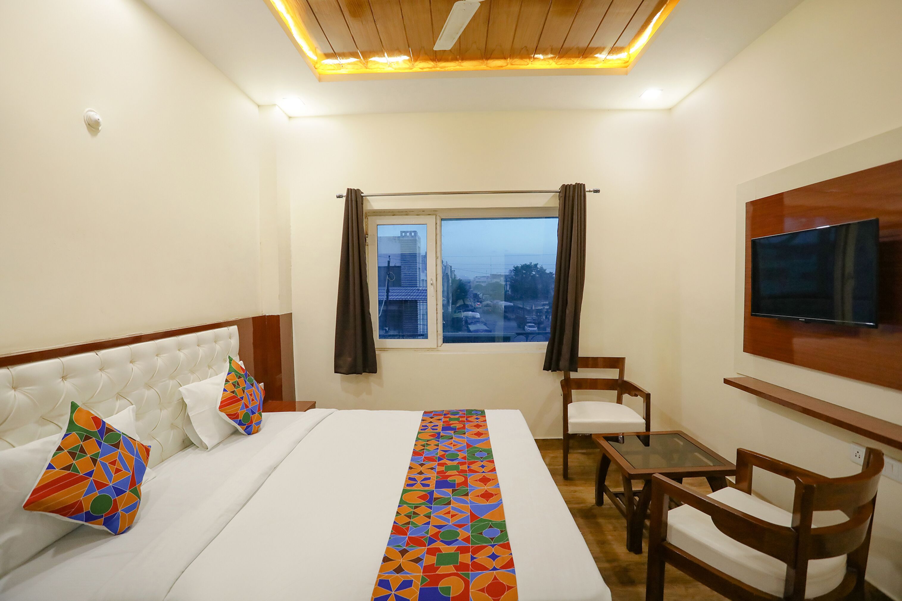 egyptian cotton sheets, premium bedding, in-room safe, free wifi