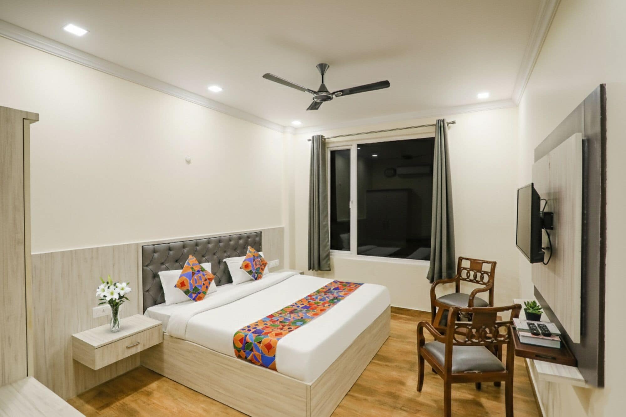 Egyptian cotton sheets, premium bedding, in-room safe, free WiFi