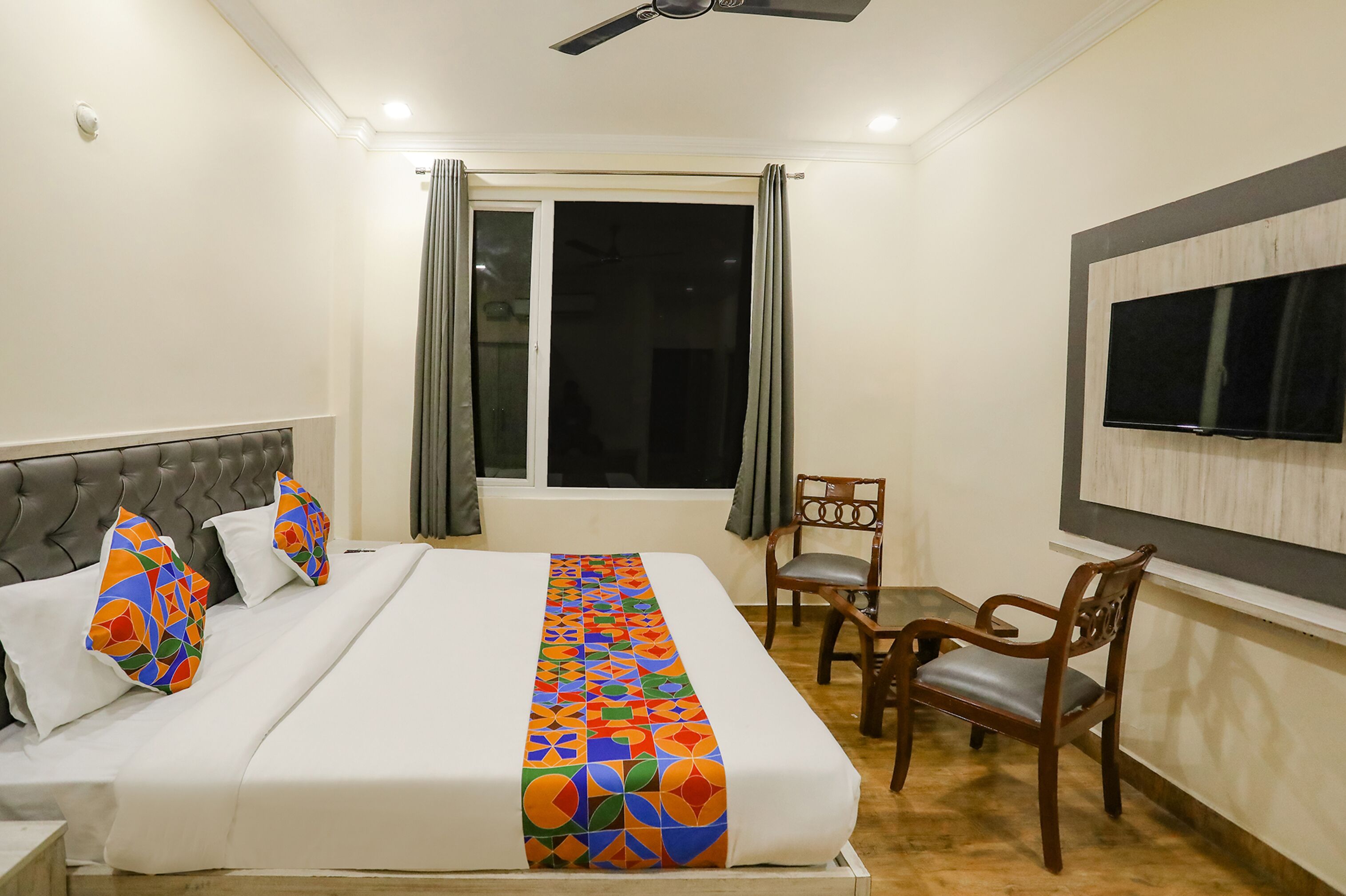 egyptian cotton sheets, premium bedding, in-room safe, free wifi