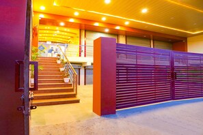 Pintu masuk properti