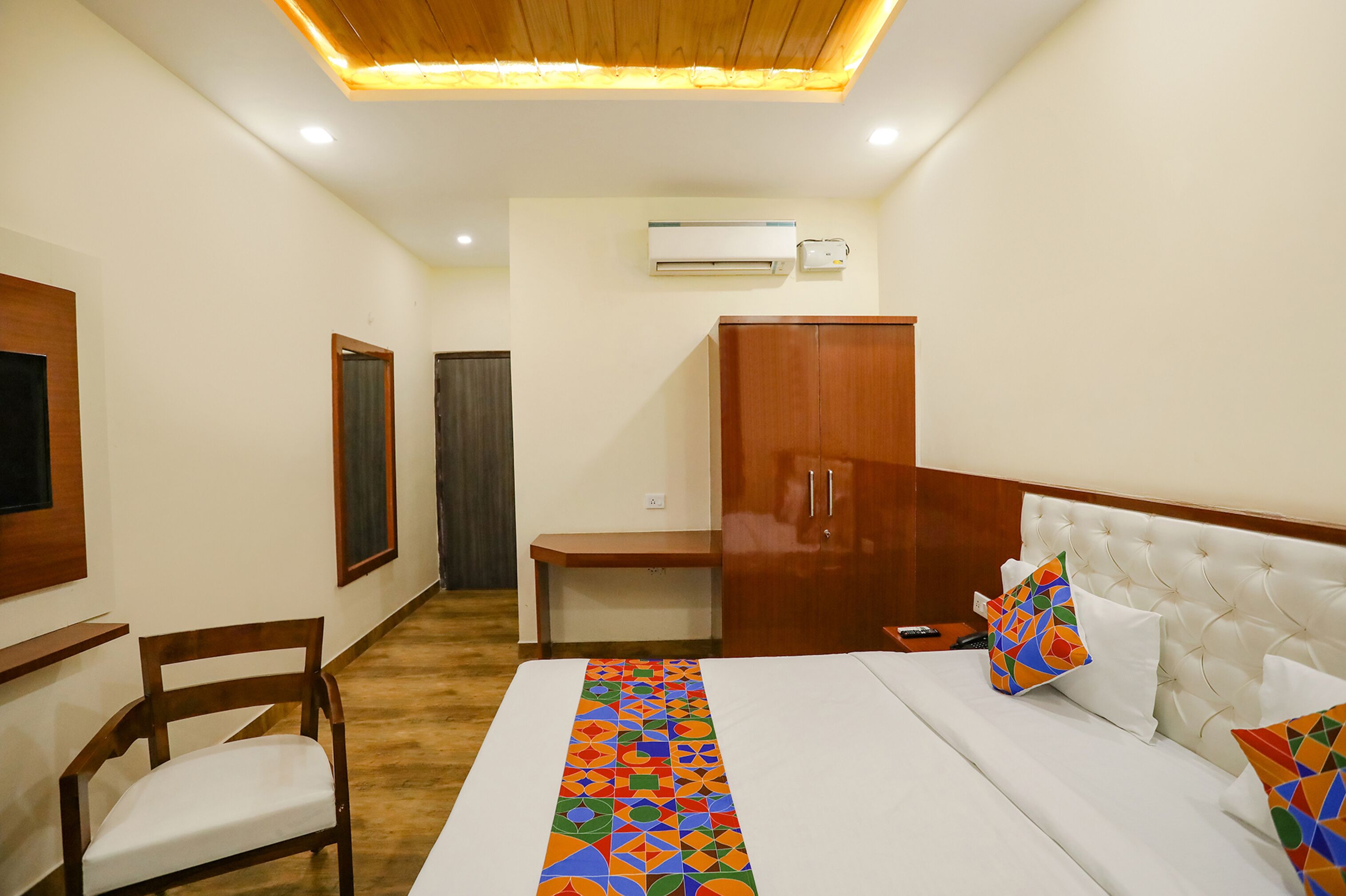 egyptian cotton sheets, premium bedding, in-room safe, free wifi