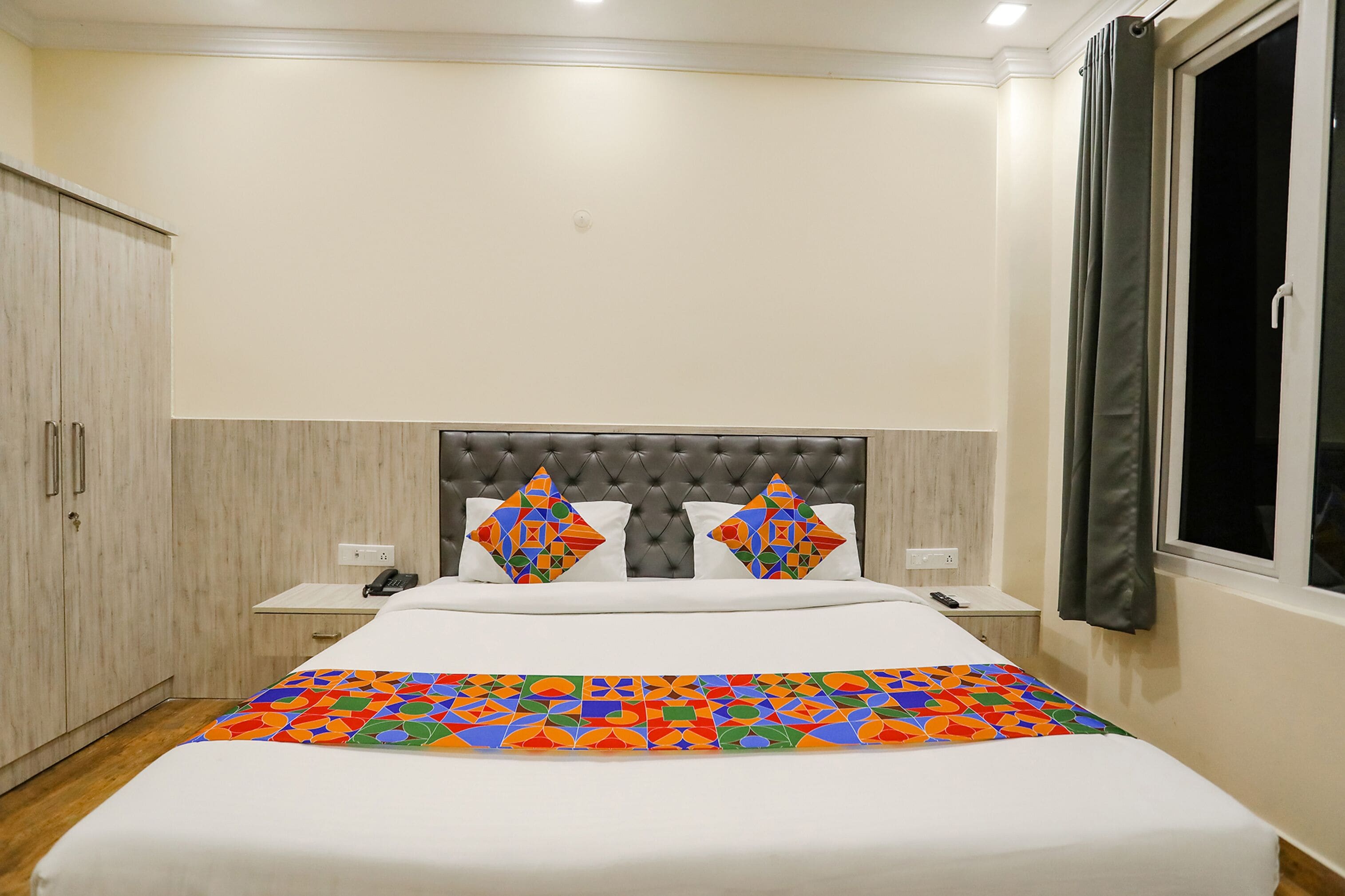 deluxe room | egyptian cotton sheets, premium bedding, in-room safe, free wifi